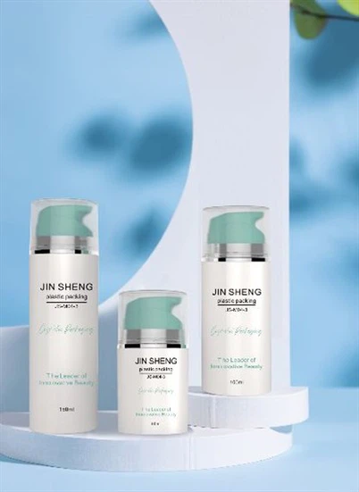 Матирана бутилка с помпа за грим